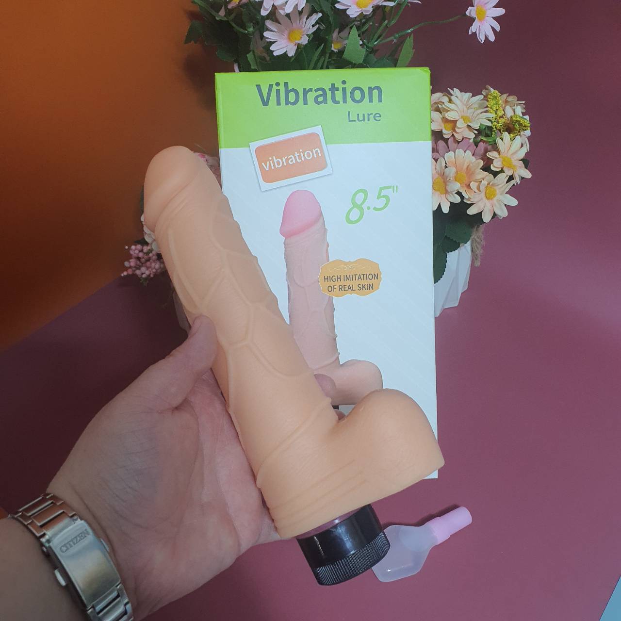 <strong>ดิลโด้สั่นเหมือนจริงพร้อมไข่ 8.5 นิ้ว</strong><br><font color=#FF0000>รหัสสินค้า: B189</font><br>