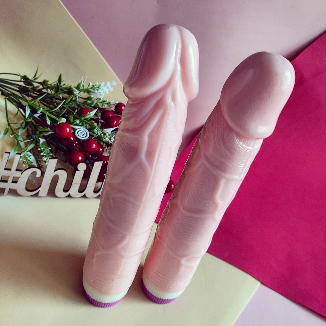 <strong>ดิลโด้สั่นควงไซส์ยุโรป</strong> <br><font color=#FF0000>รหัสสินค้า: B14</font><br>